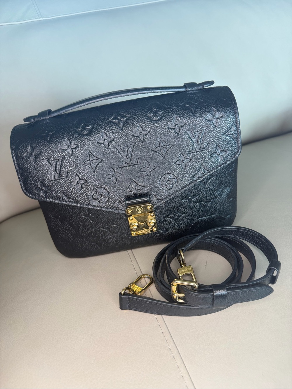 Louis Vuitton Black Pochette Metis in Empriente Leather - Picture 9 of 11